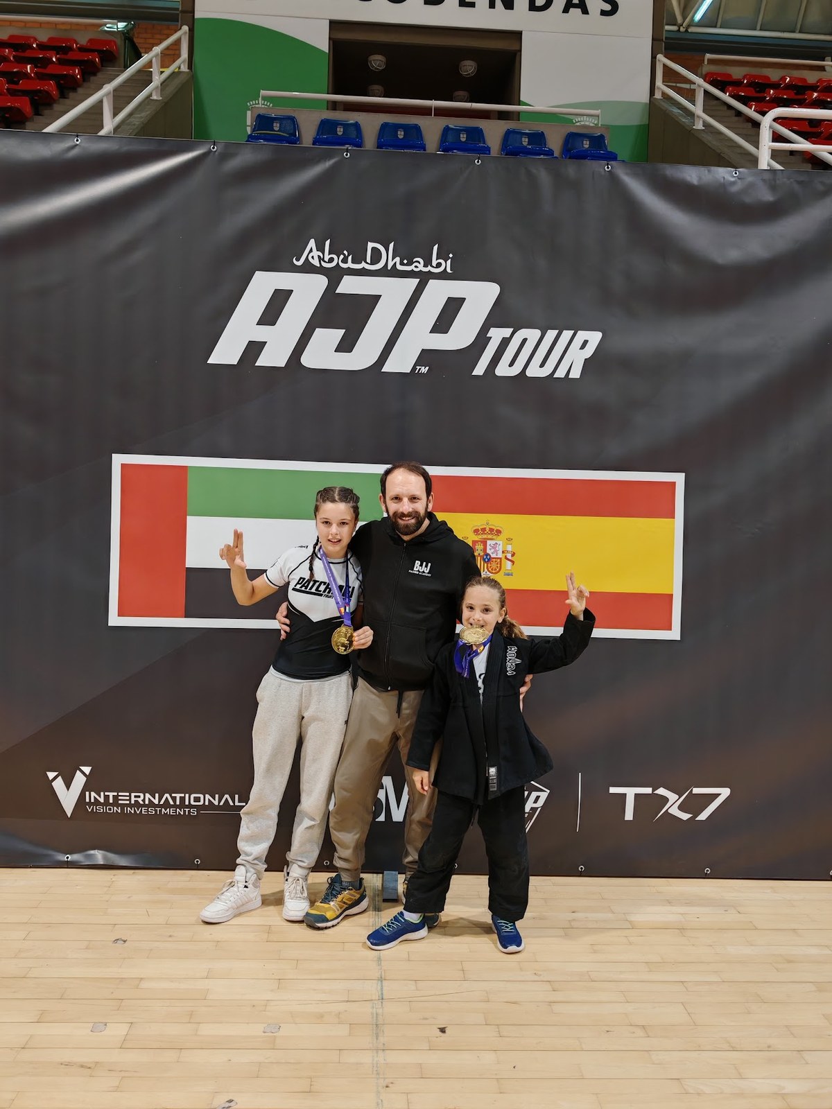 Peques con medallas AJP